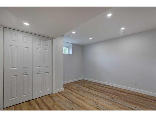 627 37 Street Sw, Calgary, AB - Indoor Photo Showing Other Room