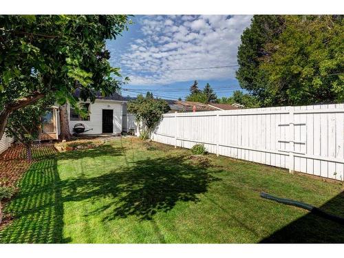 627 37 Street Sw, Calgary, AB - Outdoor