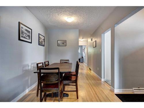 627 37 Street Sw, Calgary, AB - Indoor Photo Showing Dining Room