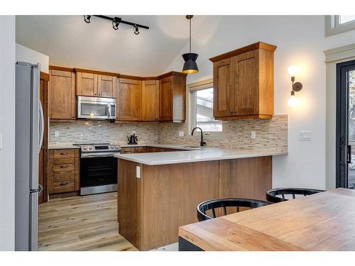 342 Oakwood Place Sw, Calgary, AB - Indoor Photo Showing Kitchen With Upgraded Kitchen