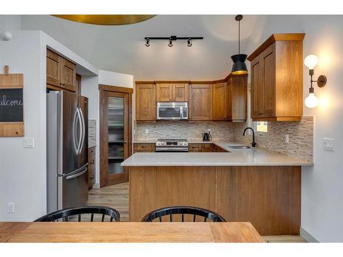 342 Oakwood Place Sw, Calgary, AB - Indoor Photo Showing Kitchen With Stainless Steel Kitchen