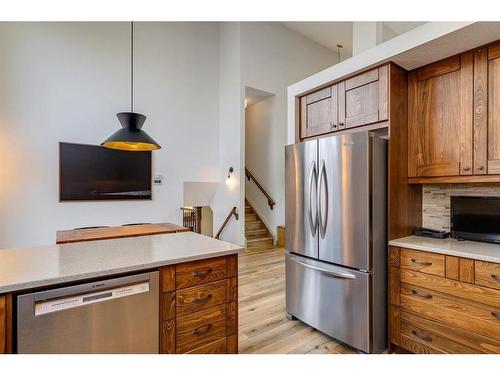 342 Oakwood Place Sw, Calgary, AB - Indoor Photo Showing Kitchen