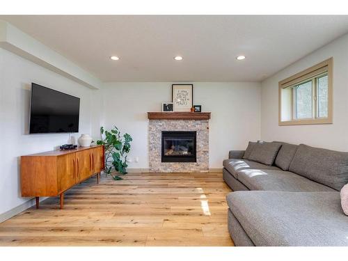 342 Oakwood Place Sw, Calgary, AB - Indoor Photo Showing Living Room With Fireplace