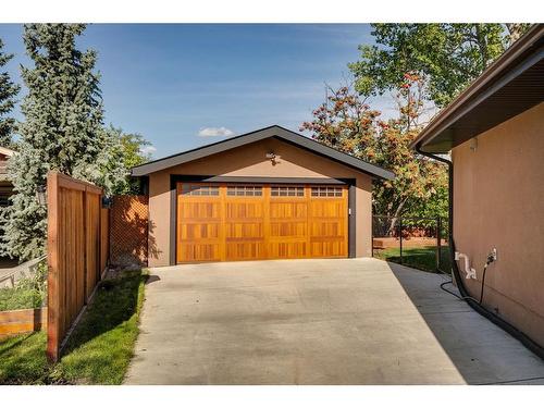 342 Oakwood Place Sw, Calgary, AB - Outdoor