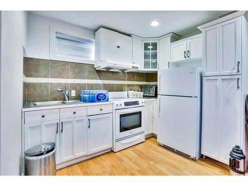 116 Saddlecrest Gardens Ne, Calgary, AB - Indoor Photo Showing Kitchen