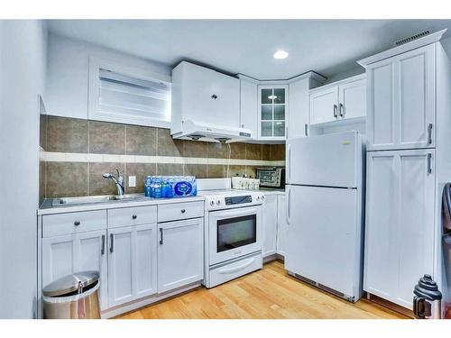 116 Saddlecrest Gardens Ne, Calgary, AB - Indoor Photo Showing Kitchen