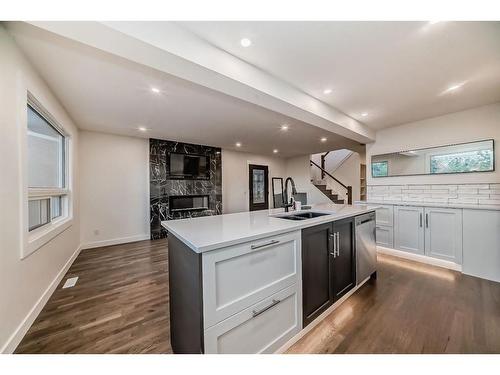 2126 18A Street Sw, Calgary, AB - Indoor Photo Showing Kitchen With Double Sink