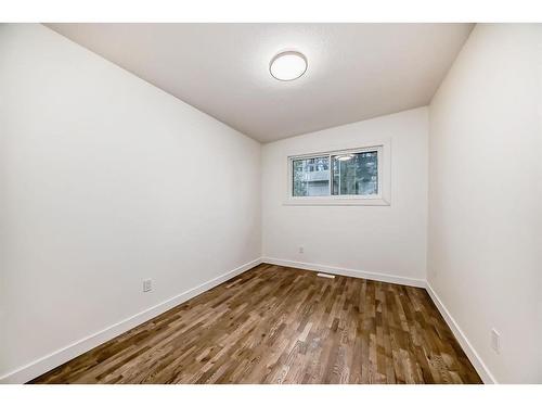 2126 18A Street Sw, Calgary, AB - Indoor Photo Showing Other Room