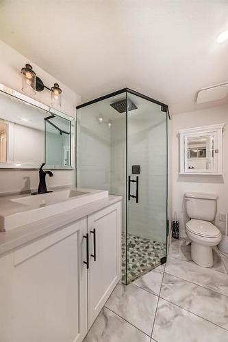 2126 18A Street Sw, Calgary, AB - Indoor Photo Showing Bathroom