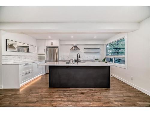 2126 18A Street Sw, Calgary, AB - Indoor Photo Showing Kitchen With Upgraded Kitchen