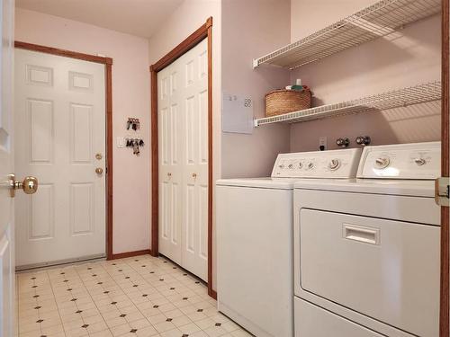 3021 214 Street, Bellevue, AB - Indoor Photo Showing Laundry Room