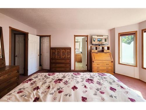 3021 214 Street, Bellevue, AB - Indoor Photo Showing Bedroom