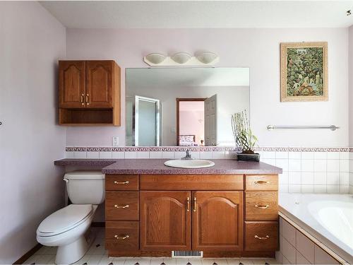 3021 214 Street, Bellevue, AB - Indoor Photo Showing Bathroom