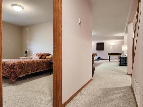 3021 214 Street, Bellevue, AB - Indoor Photo Showing Bedroom