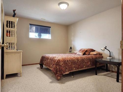 3021 214 Street, Bellevue, AB - Indoor Photo Showing Bedroom