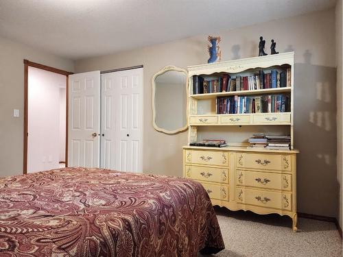 3021 214 Street, Bellevue, AB - Indoor Photo Showing Bedroom