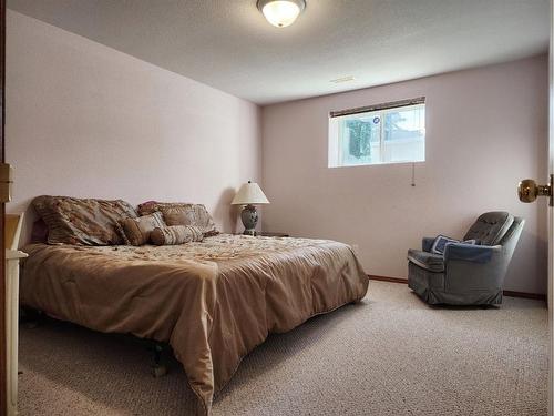 3021 214 Street, Bellevue, AB - Indoor Photo Showing Bedroom