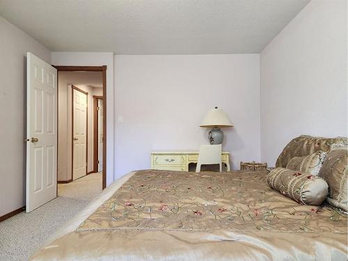 3021 214 Street, Bellevue, AB - Indoor Photo Showing Bedroom