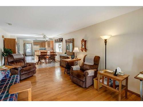 13 Crystal Ridge Cove, Strathmore, AB - Indoor Photo Showing Living Room