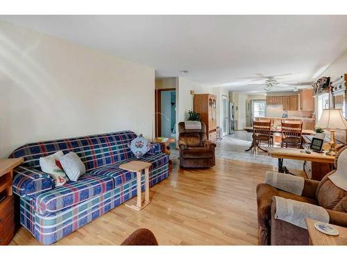 13 Crystal Ridge Cove, Strathmore, AB - Indoor Photo Showing Living Room