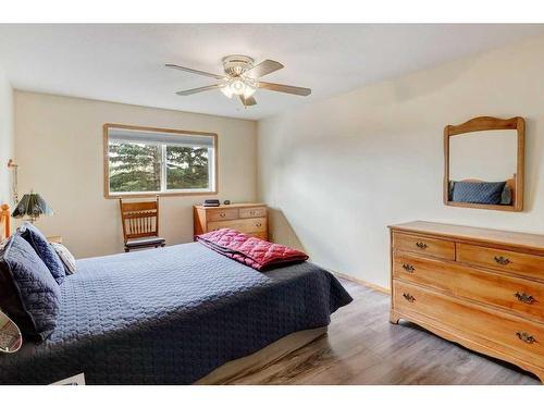 13 Crystal Ridge Cove, Strathmore, AB - Indoor Photo Showing Bedroom