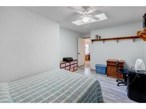 13 Crystal Ridge Cove, Strathmore, AB - Indoor Photo Showing Bedroom