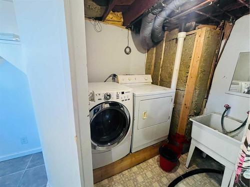 417 36 Avenue Nw, Calgary, AB - Indoor Photo Showing Laundry Room