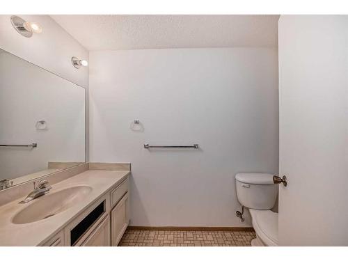 49-3302 50 Street Nw, Calgary, AB - Indoor Photo Showing Bathroom