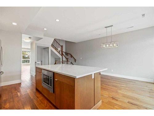 104-1804 34 Avenue Sw, Calgary, AB - Indoor Photo Showing Kitchen