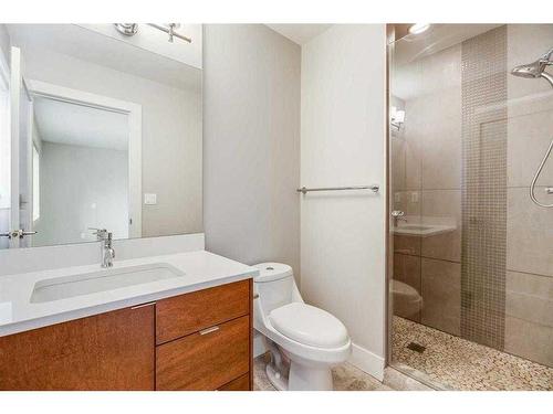 104-1804 34 Avenue Sw, Calgary, AB - Indoor Photo Showing Bathroom