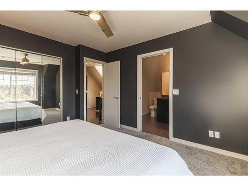 3-1820 34 Avenue Sw, Calgary, AB - Indoor Photo Showing Bedroom