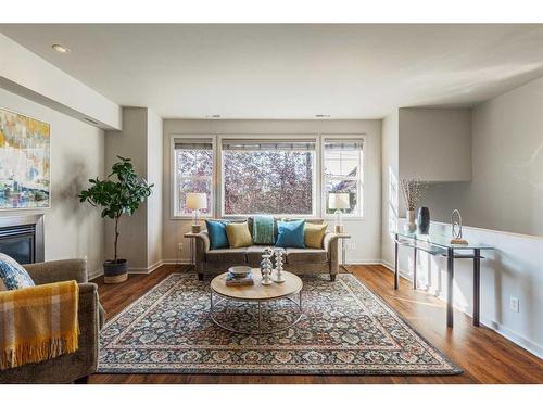 3-1820 34 Avenue Sw, Calgary, AB - Indoor Photo Showing Living Room