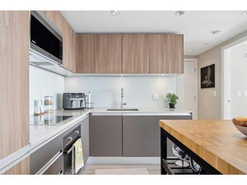 1910-1188 3 Street Se, Calgary, AB - Indoor Photo Showing Kitchen