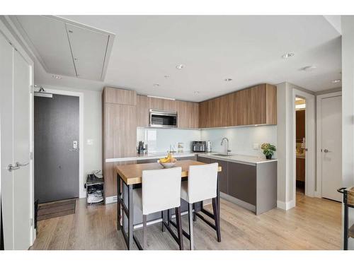 1910-1188 3 Street Se, Calgary, AB - Indoor Photo Showing Kitchen