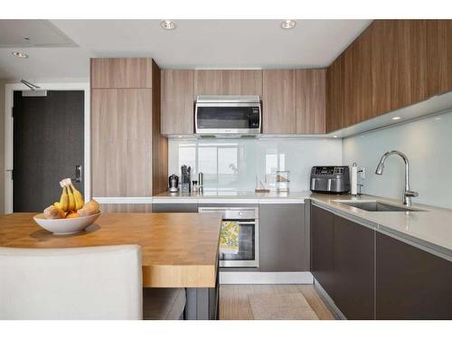 1910-1188 3 Street Se, Calgary, AB - Indoor Photo Showing Kitchen