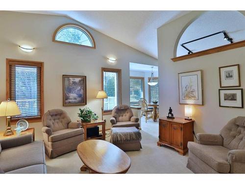 278 Hamptons Park Nw, Calgary, AB - Indoor Photo Showing Living Room