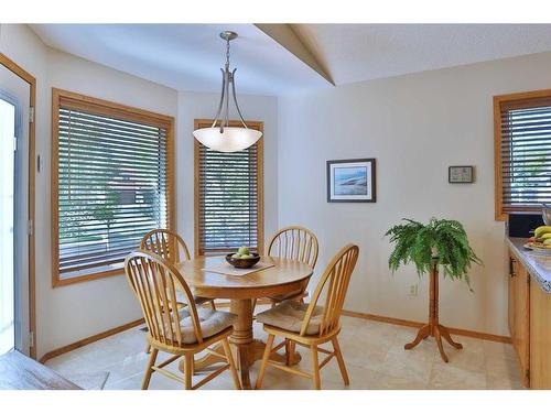 278 Hamptons Park Nw, Calgary, AB - Indoor Photo Showing Dining Room