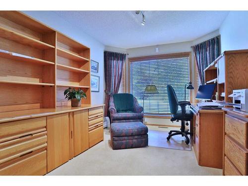 278 Hamptons Park Nw, Calgary, AB - Indoor Photo Showing Office