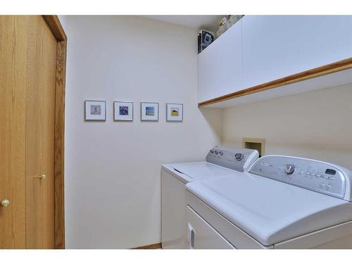 278 Hamptons Park Nw, Calgary, AB - Indoor Photo Showing Laundry Room