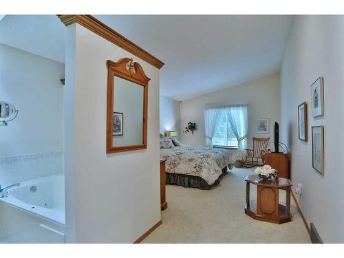 278 Hamptons Park Nw, Calgary, AB - Indoor Photo Showing Bedroom