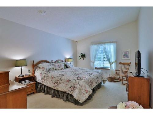 278 Hamptons Park Nw, Calgary, AB - Indoor Photo Showing Bedroom