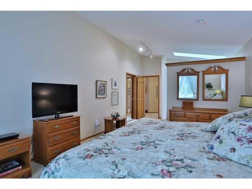 278 Hamptons Park Nw, Calgary, AB - Indoor Photo Showing Bedroom