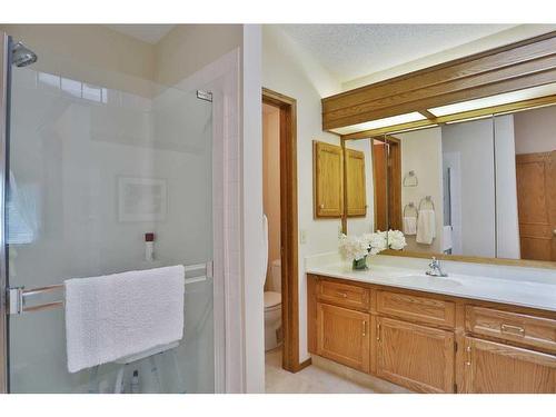 278 Hamptons Park Nw, Calgary, AB - Indoor Photo Showing Bathroom