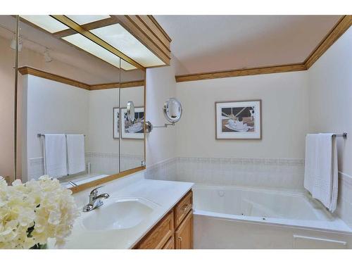 278 Hamptons Park Nw, Calgary, AB - Indoor Photo Showing Bathroom