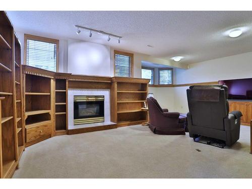 278 Hamptons Park Nw, Calgary, AB - Indoor With Fireplace