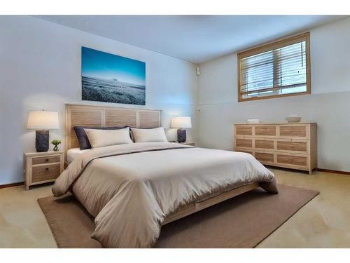 278 Hamptons Park Nw, Calgary, AB - Indoor Photo Showing Bedroom