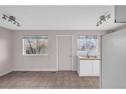 323 Martinbrook Place Ne, Calgary, AB - Indoor