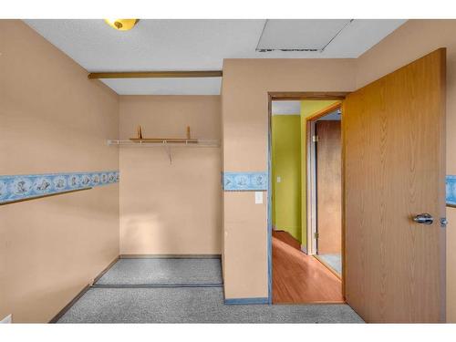 323 Martinbrook Place Ne, Calgary, AB - Indoor Photo Showing Other Room