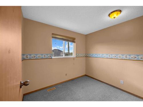 323 Martinbrook Place Ne, Calgary, AB - Indoor Photo Showing Other Room