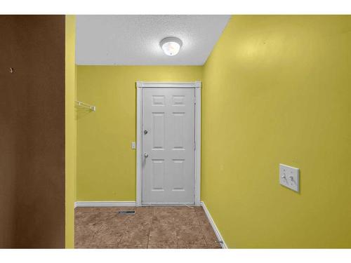 323 Martinbrook Place Ne, Calgary, AB - Indoor Photo Showing Other Room